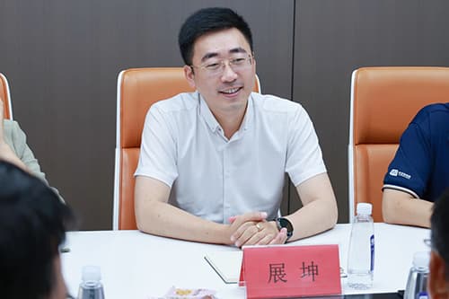 展坤總經(jīng)理代表發(fā)言